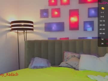 couple
        stay_the_night cam image #2111385
