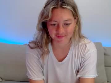 girl
        beccafields cam image #1378904