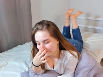 girl
        cwenehails cam image #4048976