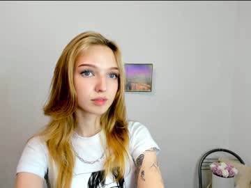 girl
        nobarbie cam image #2171142