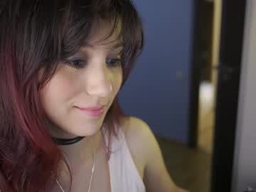 girl
        greeny_mat cam image #6367432