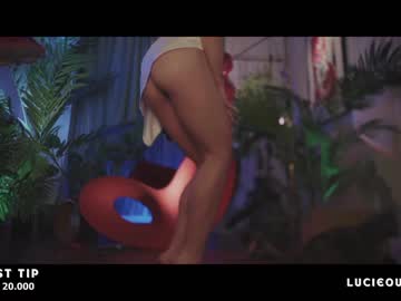 girl
        lucieoude_ cam image #1174681
