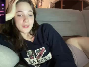 girl
        lilyofthevalleyyyy cam image #5518712