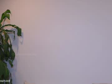 girl
        annie_dreams cam image #5872960