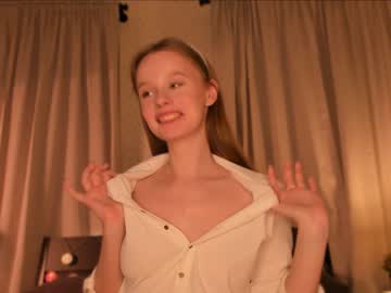 girl
        aislyworld cam image #3622734