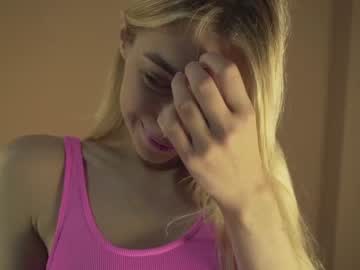 girl
        elsa_queenn cam image #1953869