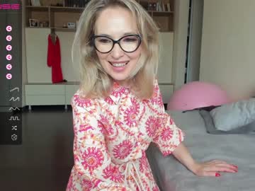 girl
        emilymilf__ cam image #1804344