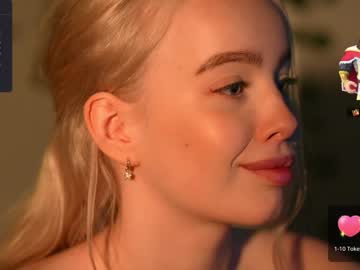 girl
        mother__of__dragons cam image #3206966