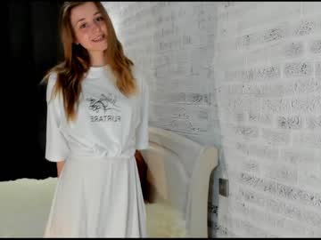 girl
        sophie_crashh cam image #1556060
