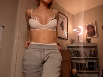 girl
        miss_bee cam image #2461841