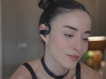 girl
        emyii cam image #6123994