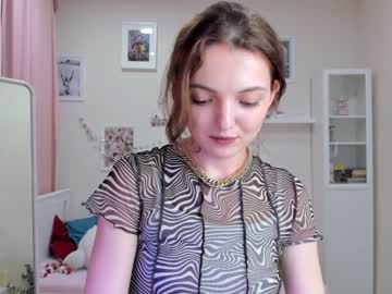 girl
        whereweland cam image #573320