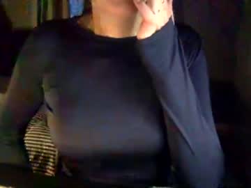 girl
        lillyandhertoyy cam image #3392185