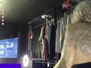 girl
        mrscumriver cam image #3135525