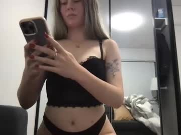 girl
        winnywin1 cam image #4296692