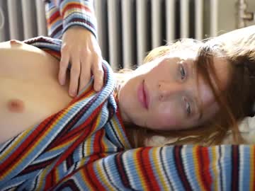girl
        ellaa91 cam image #314