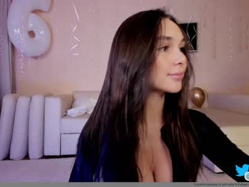 girl
        hollyextra cam image #822115