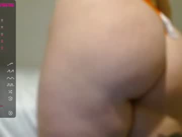 couple
        mbaby_96 cam image #371654