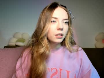 girl
        thisisamelia cam image #5900633