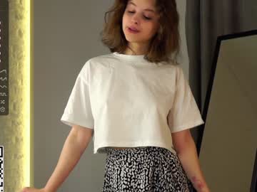 girl
        a_whole_eternity cam image #4019332
