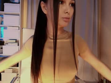 girl
        hollyextra cam image #6770269