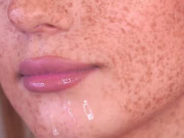 girl
        artease cam image #209171