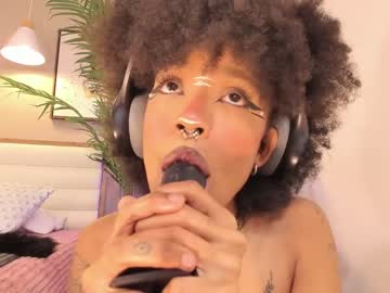 girl
        cooper_reds cam image #1381632