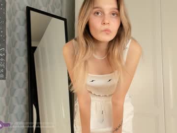 girl
        irenepeters cam image #3028623