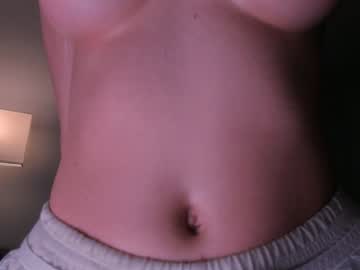 girl
        lauratanguy cam image #5152701