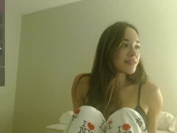 girl
        valerie_james3 cam image #4589033