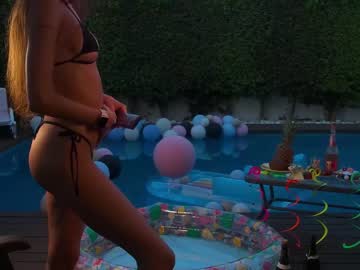 girl
        lettymoa cam image #1885790