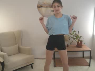 girl
        sunn_beamm cam image #6291038