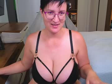 girl
        curvyjules69 cam image #7006090