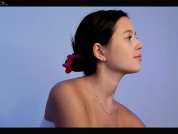 girl
        emilybatee cam image #1812330