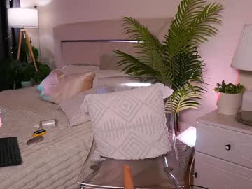 girl
        kyliebeller cam image #6103304