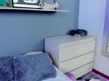 girl
        saschaholmen cam image #261467