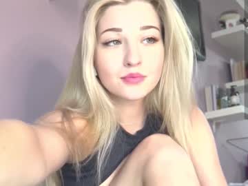 girl
        zoe__0 cam image #4576452