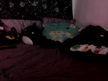 girl
        ivierose_ cam image #1040253