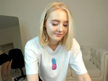 girl
        oliviabr0wn cam image #266141