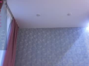girl
        evasee cam image #5715623