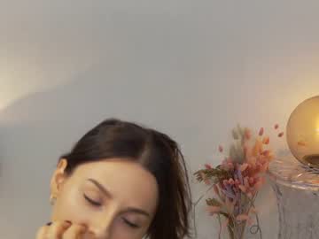 girl
        annesense cam image #1009941