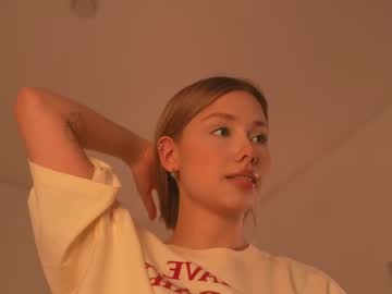 girl
        april_blush cam image #6244388