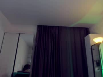 girl
        klttys_pearl cam image #5591403
