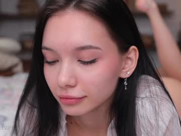 girl
        riskyproject cam image #5535130