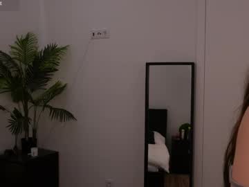 girl
        lilly_colins cam image #5908214