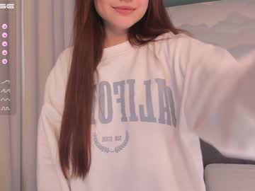 girl
        yes_ready cam image #1810600