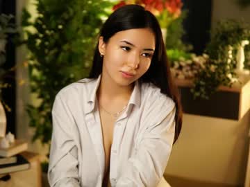 girl
        moonlight_silk cam image #4996562