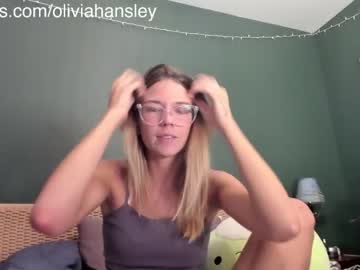 girl
        oliviahansleyy cam image #4250684
