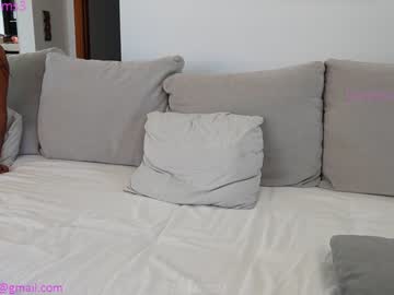 couple
        lucycums cam image #2889595