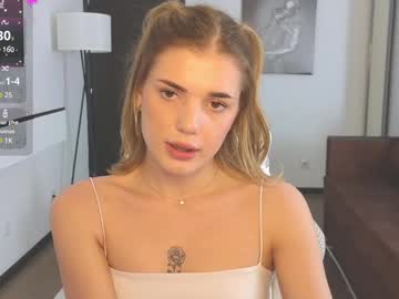 girl
        adri_dream cam image #6578117